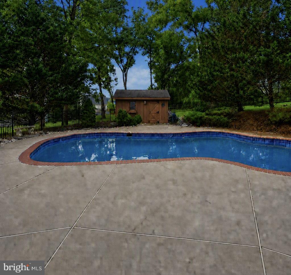 1341 MEADOWVIEW DRIVE