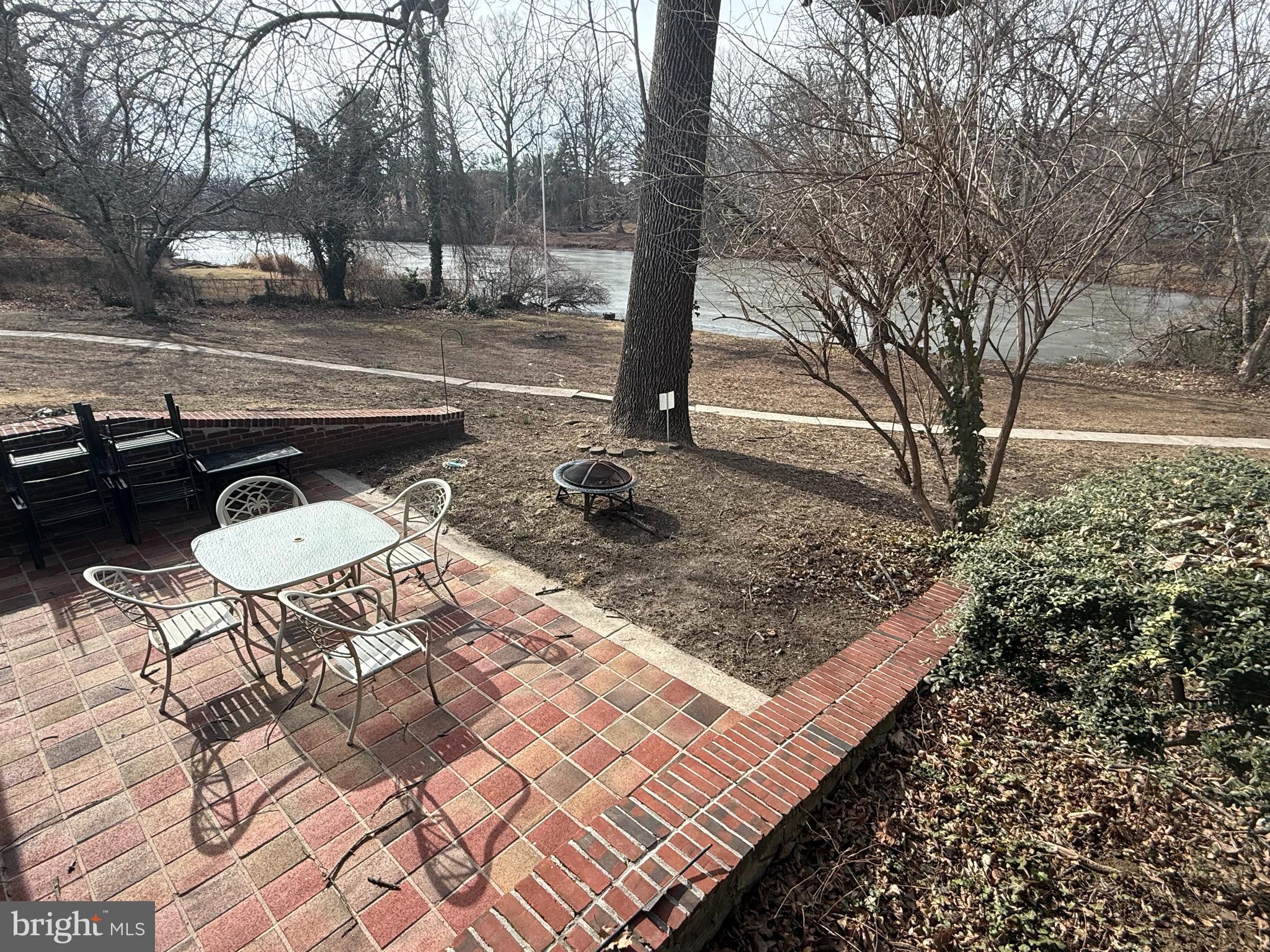87 N WOODLAND AVENUE