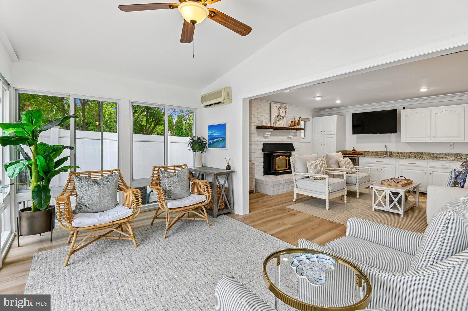 EDGEWATER BEACH - Residential