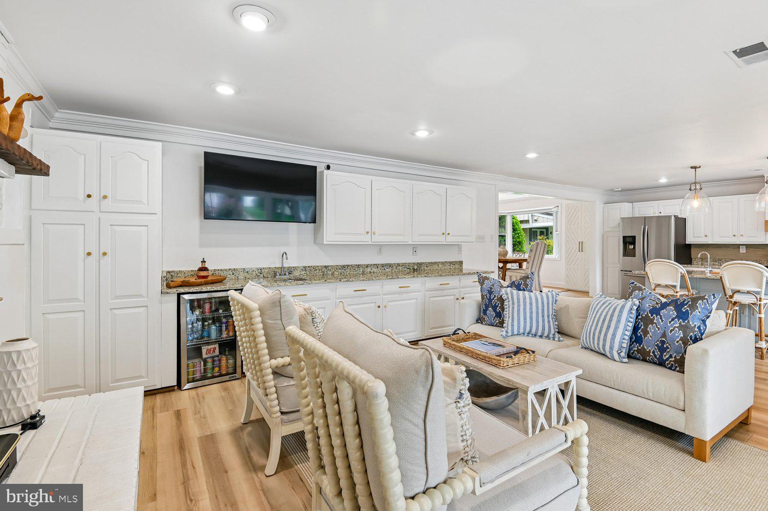 EDGEWATER BEACH - Residential