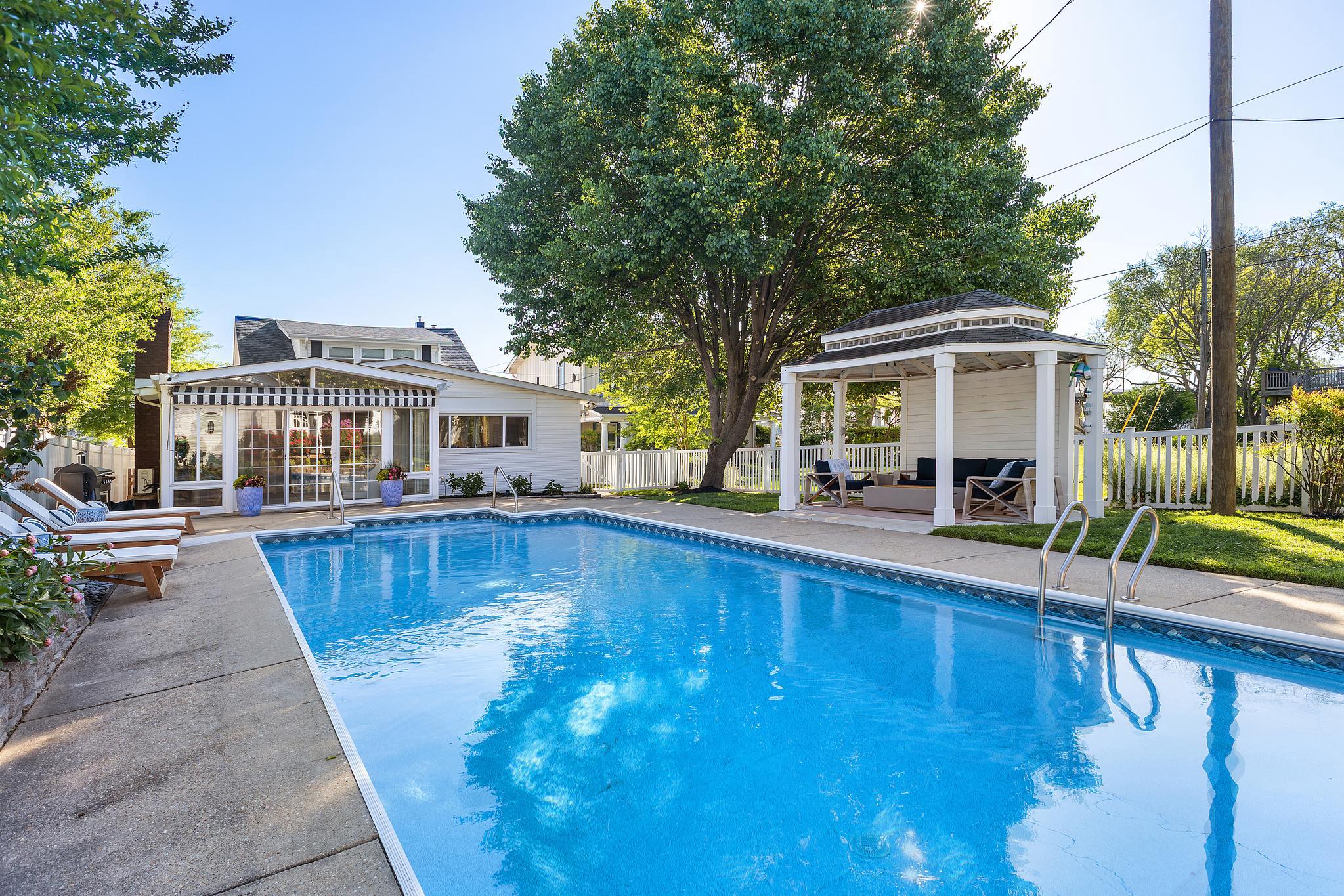 EDGEWATER BEACH - Residential