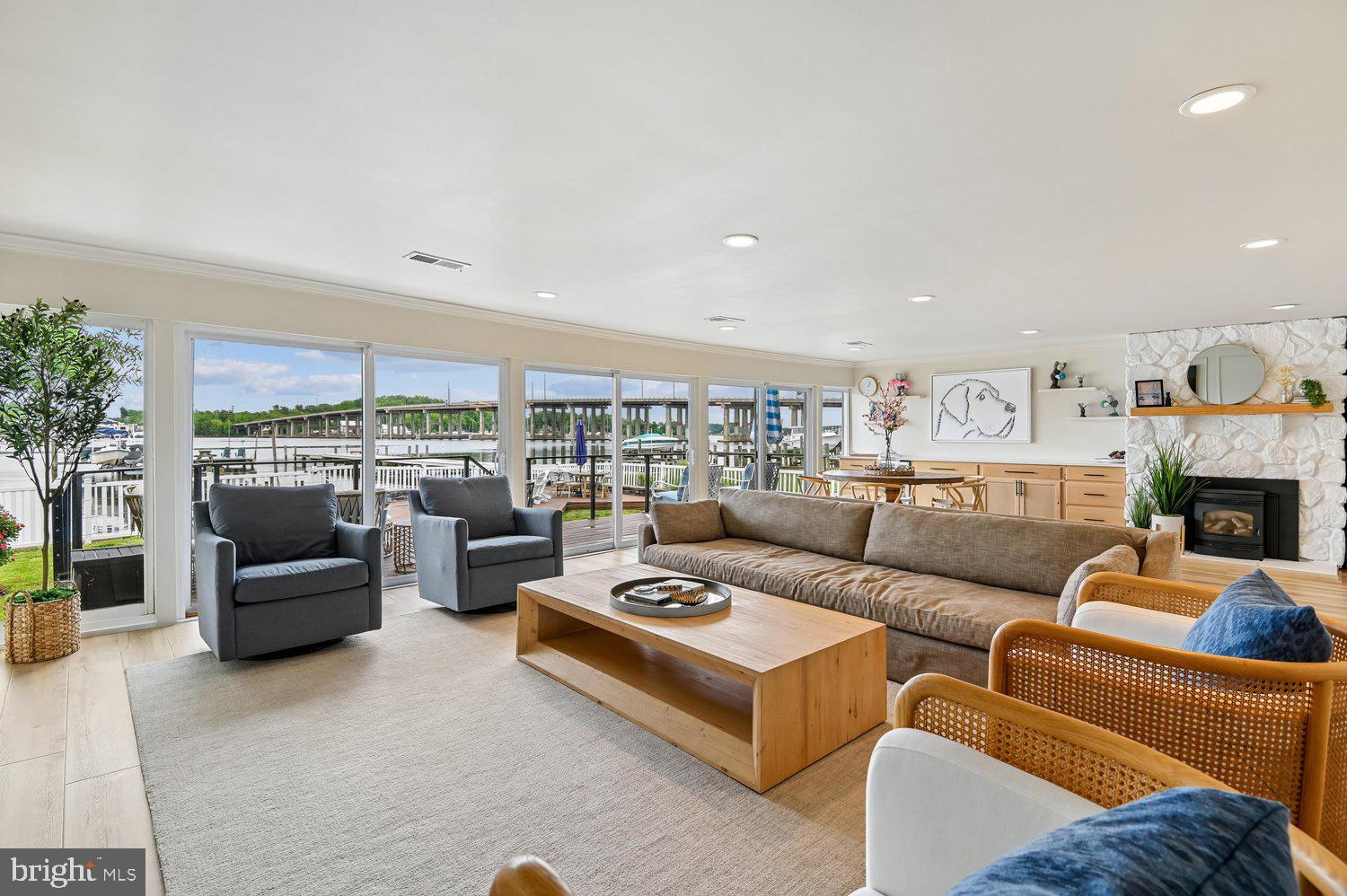 EDGEWATER BEACH - Residential