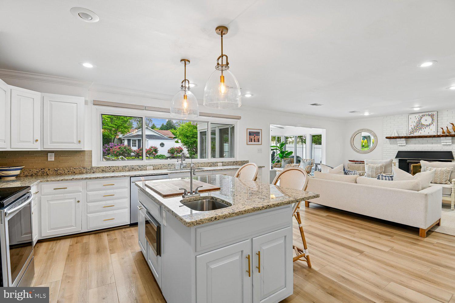 EDGEWATER BEACH - Residential