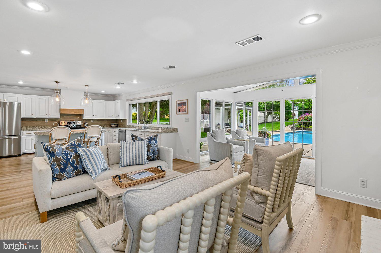 EDGEWATER BEACH - Residential