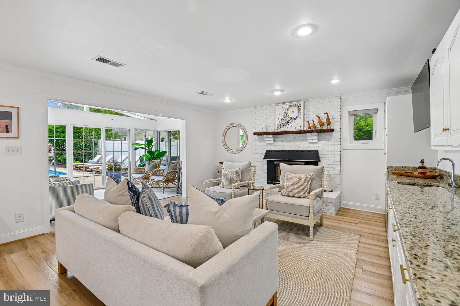 EDGEWATER BEACH - Residential