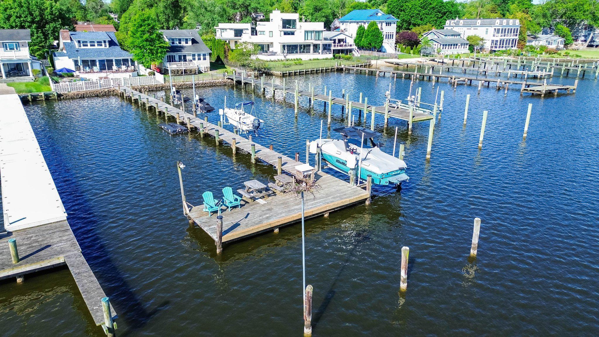 EDGEWATER BEACH - Residential