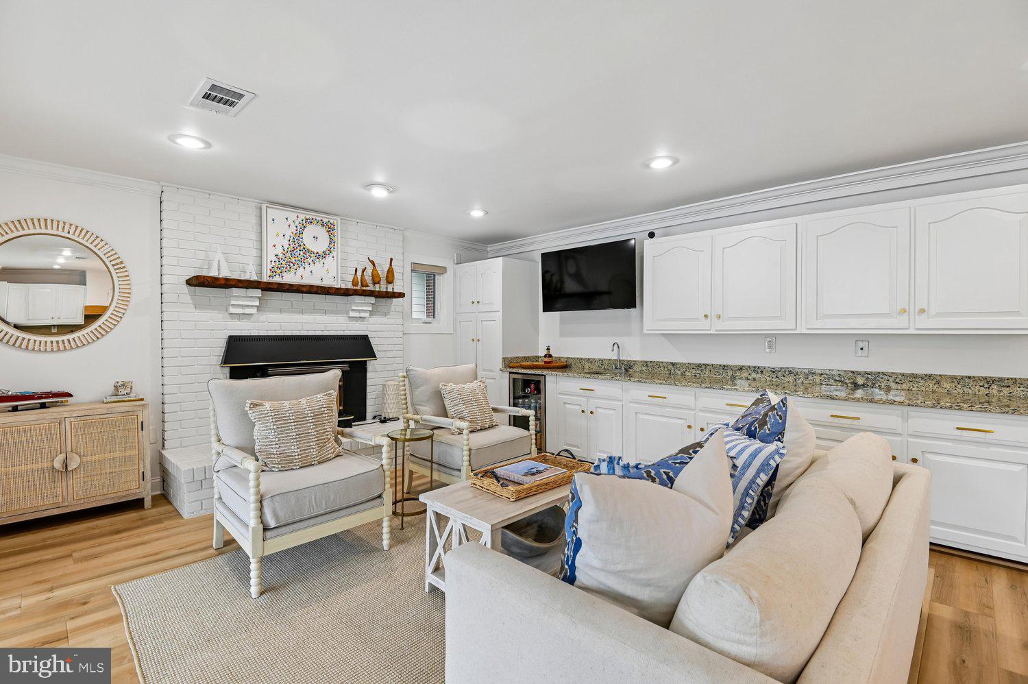EDGEWATER BEACH - Residential