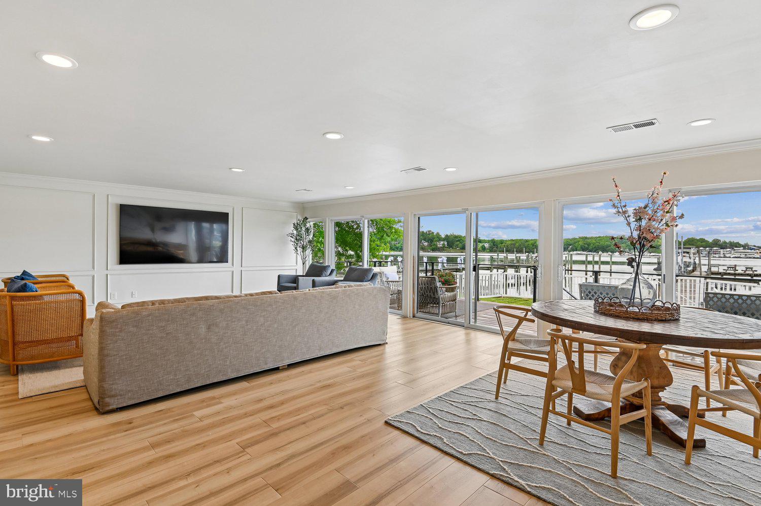 EDGEWATER BEACH - Residential