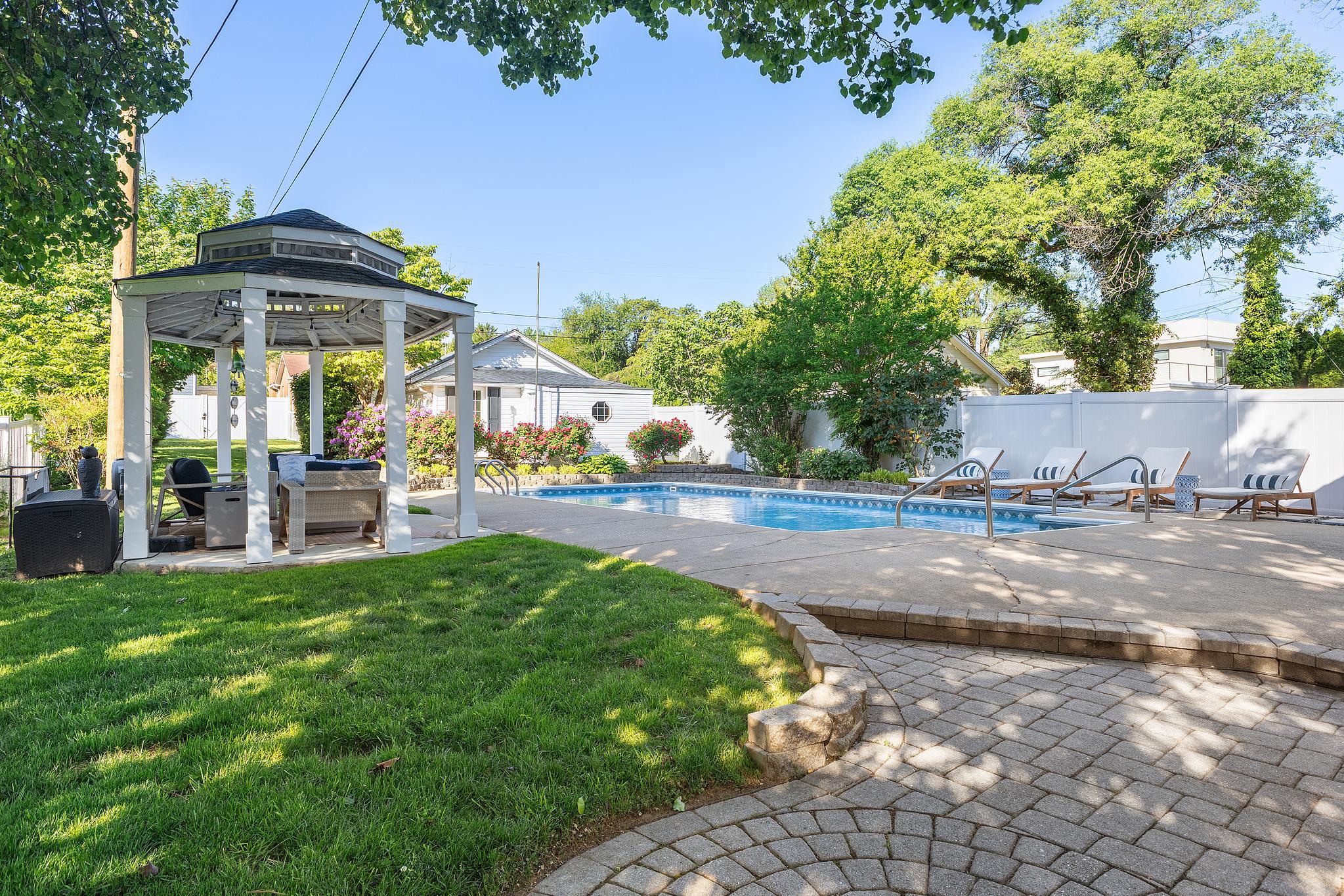 EDGEWATER BEACH - Residential