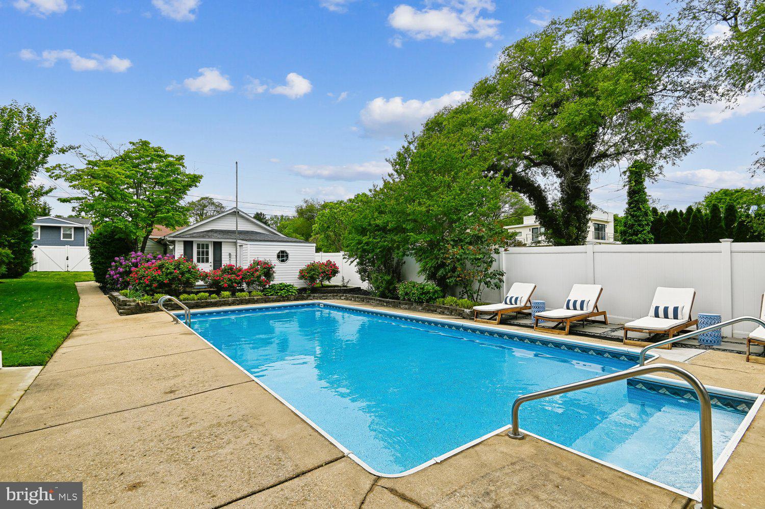 EDGEWATER BEACH - Residential