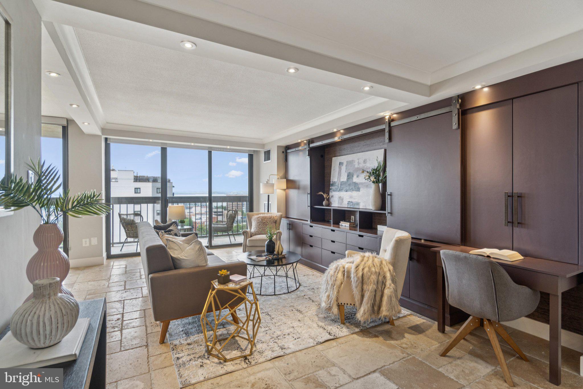 400 MADISON STREET 1607