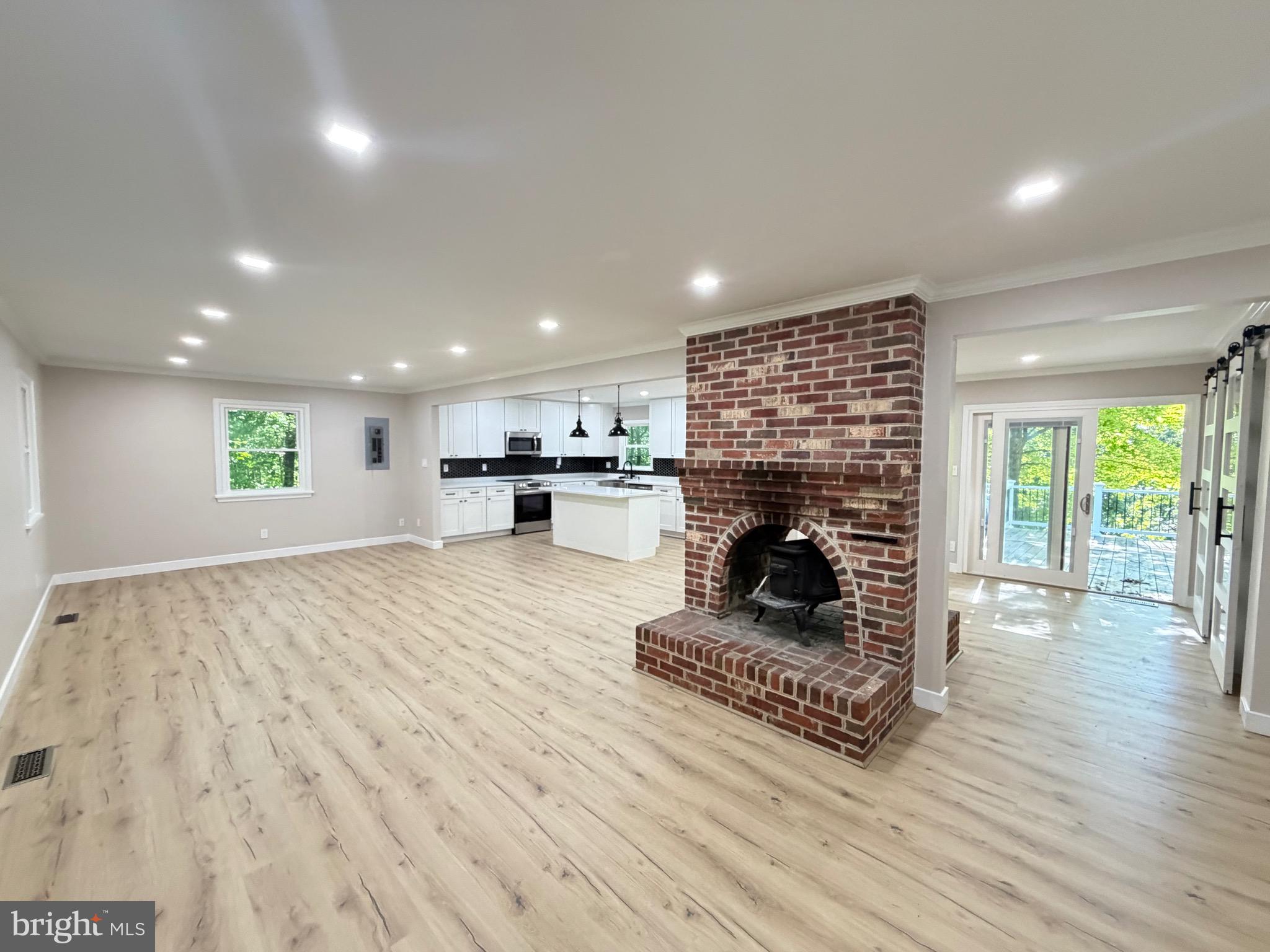1901 RIDGE ROAD