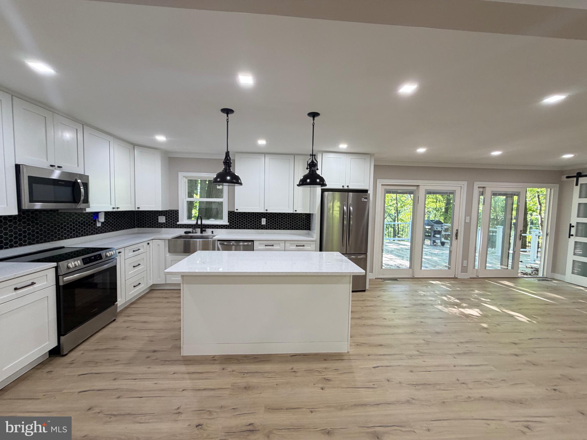 1901 RIDGE ROAD