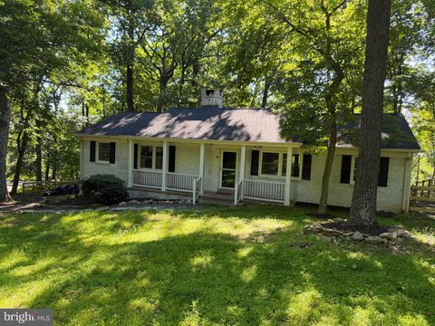 Photo of 1901 Ridge Road, HAYMARKET, VA 20169 (MLS # VAPW2123044)
