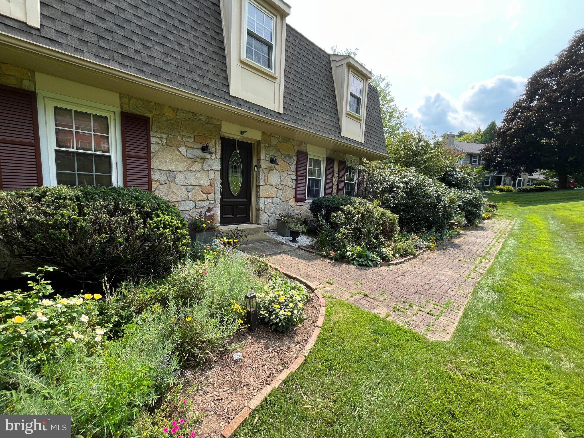 912 WARRIOR ROAD