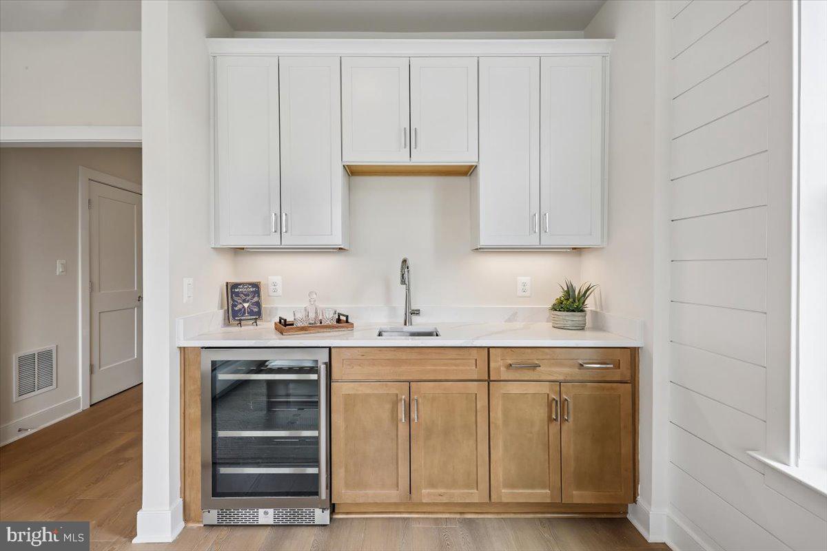 POOLESVILLE - Residential
