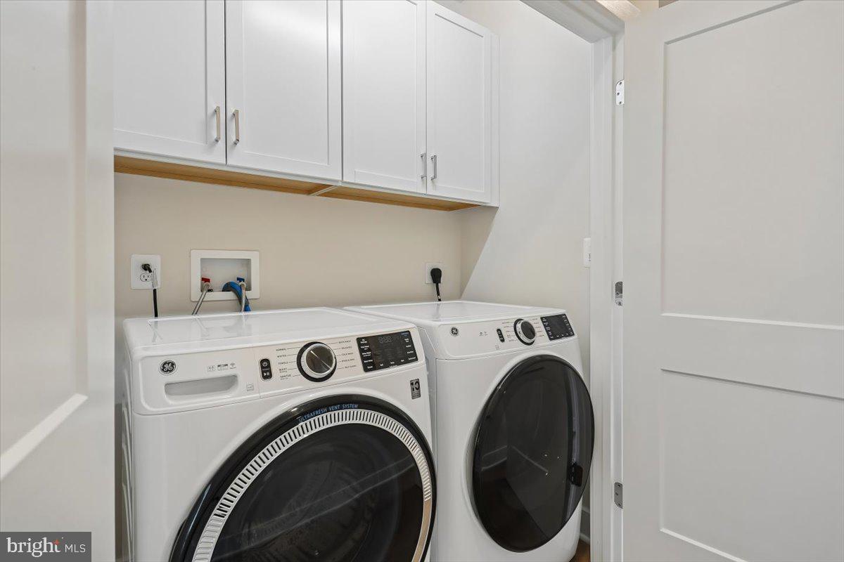 POOLESVILLE - Residential
