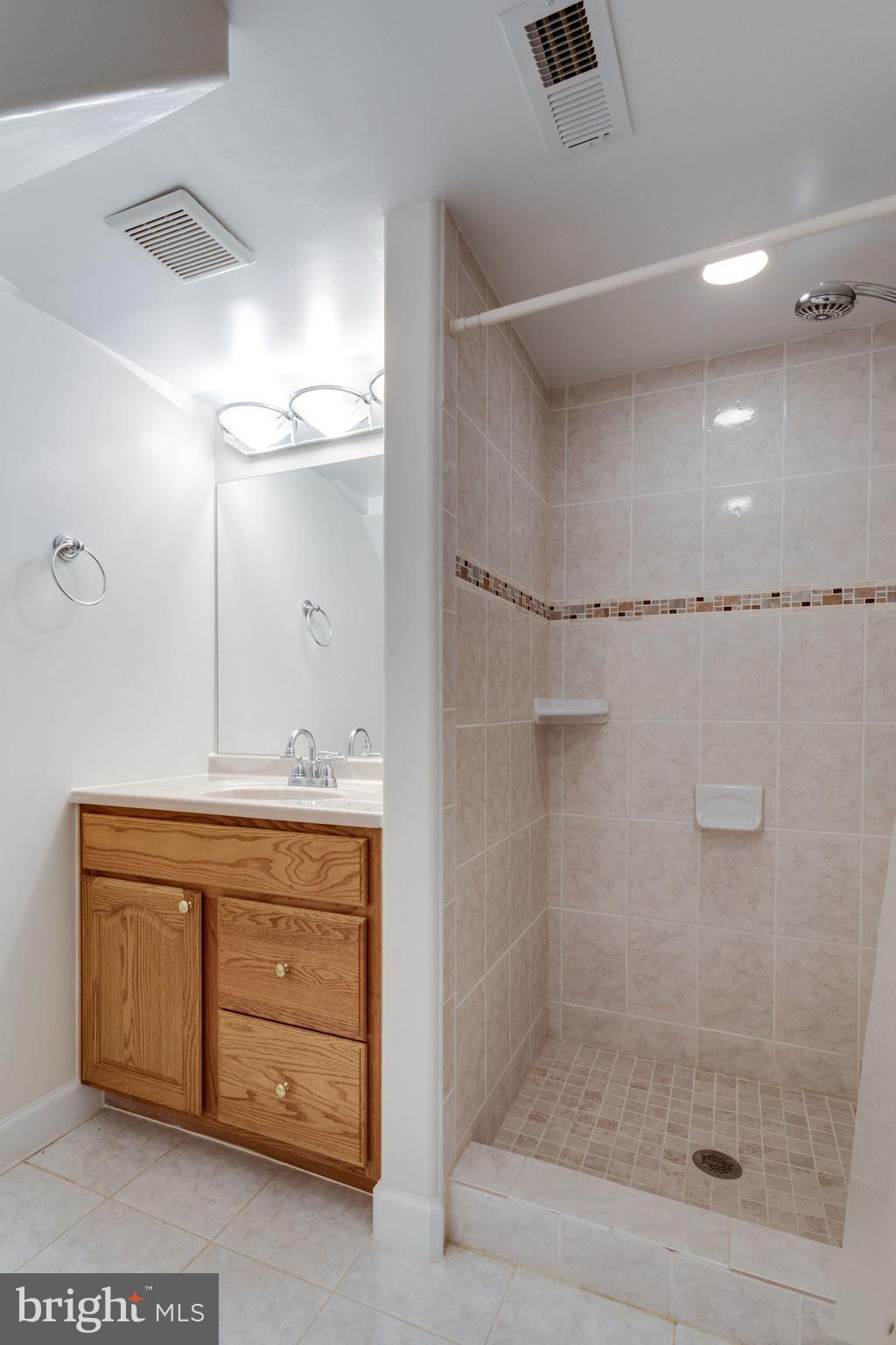 WATERFORD - Residential Lease