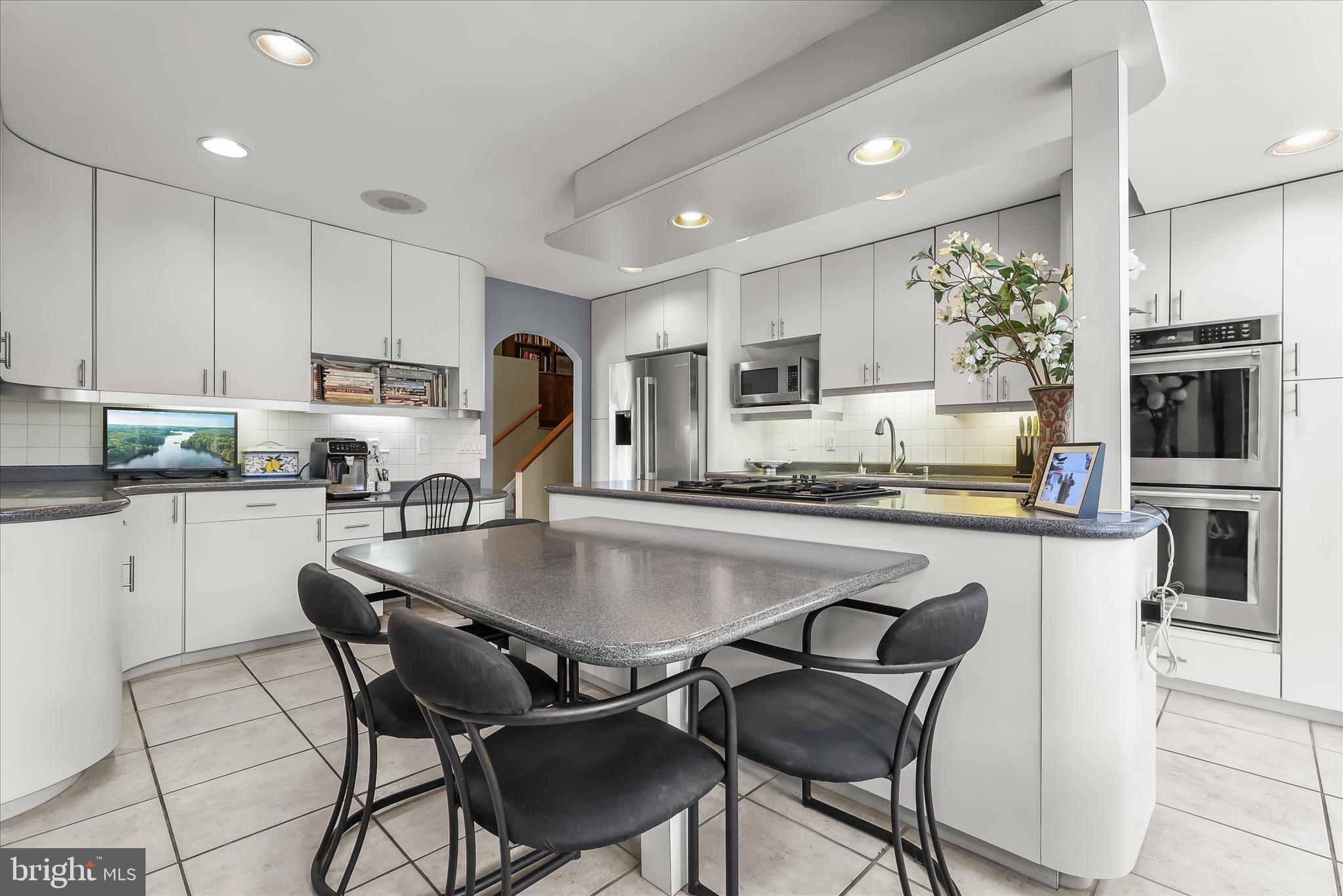 LONG MEADOW ESTATES - Residential