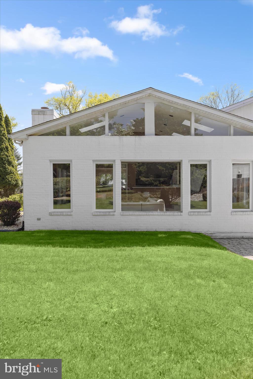 LONG MEADOW ESTATES - Residential