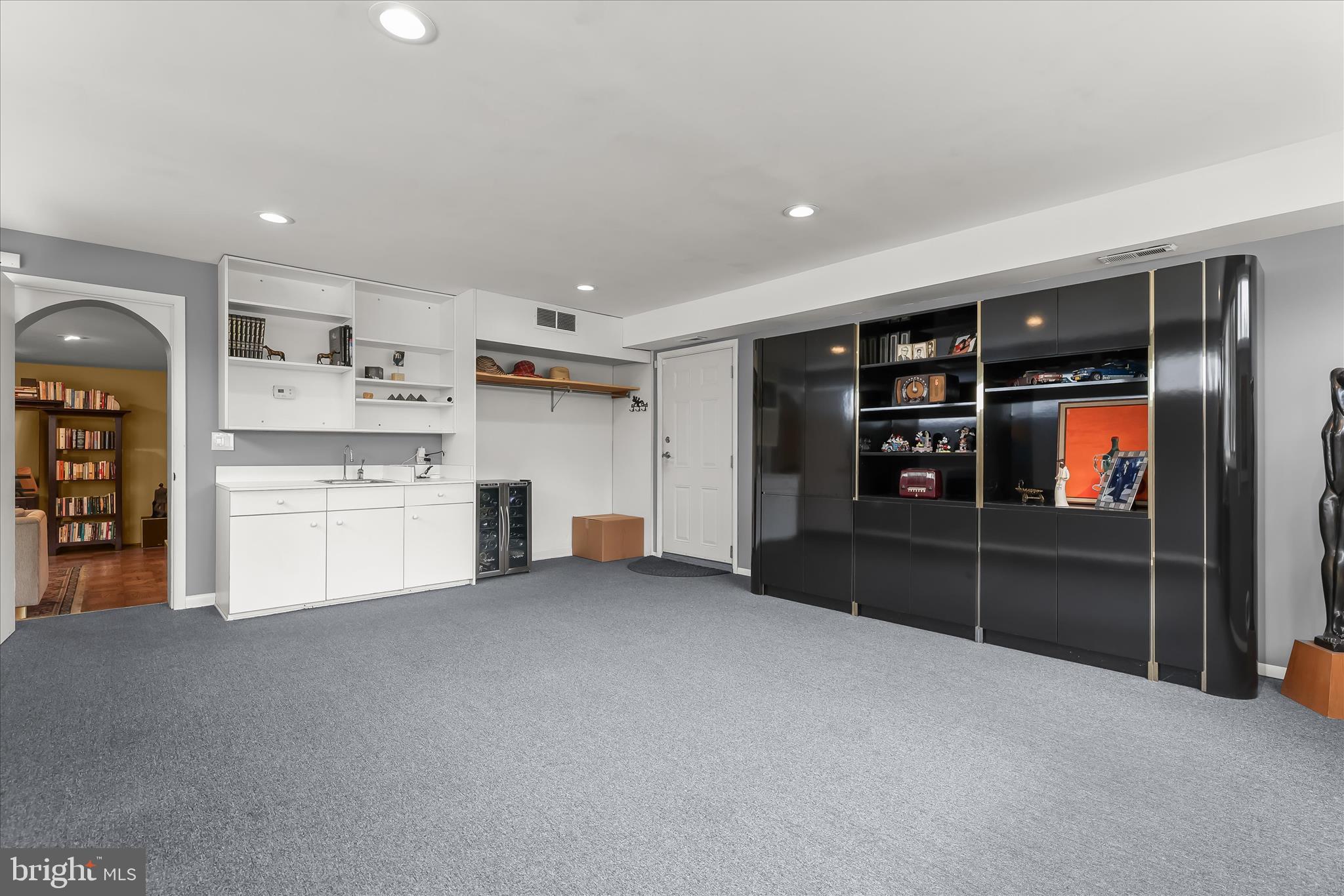 LONG MEADOW ESTATES - Residential