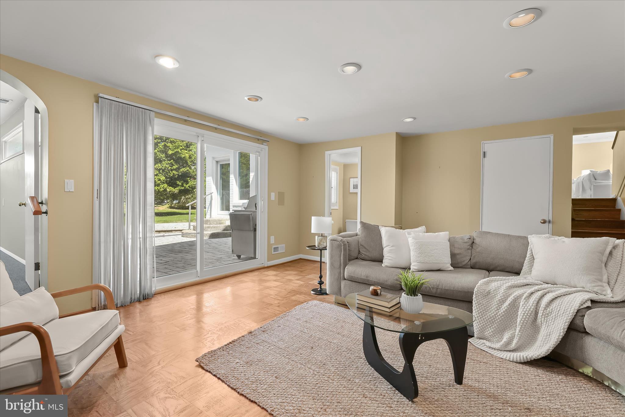 LONG MEADOW ESTATES - Residential