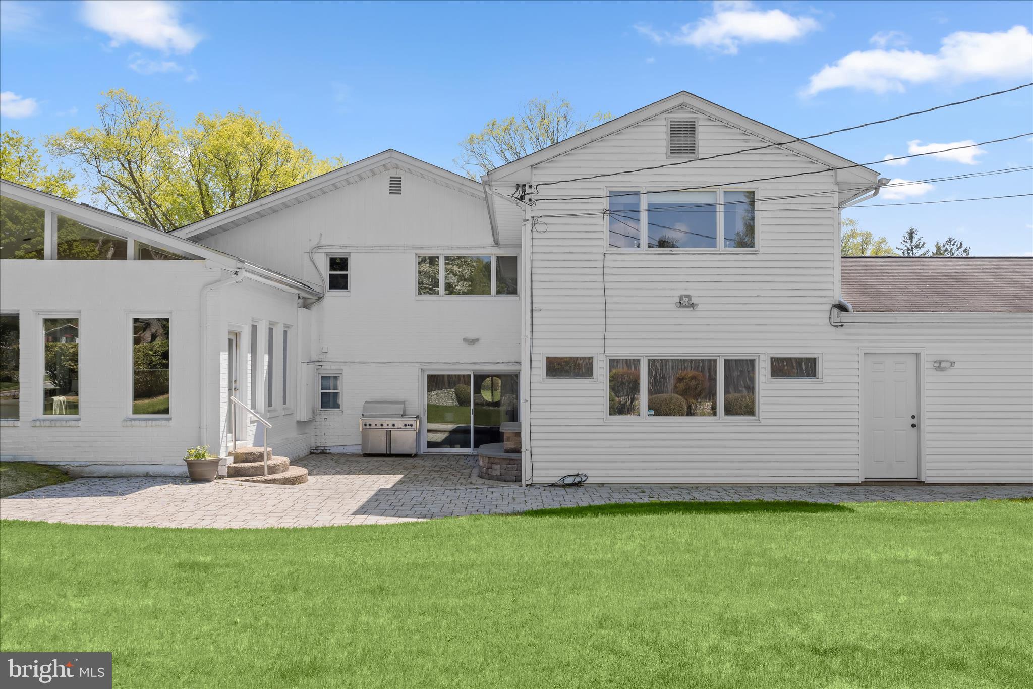 LONG MEADOW ESTATES - Residential