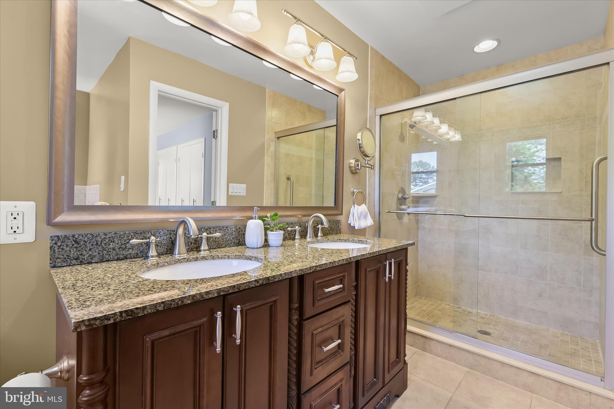 LONG MEADOW ESTATES - Residential