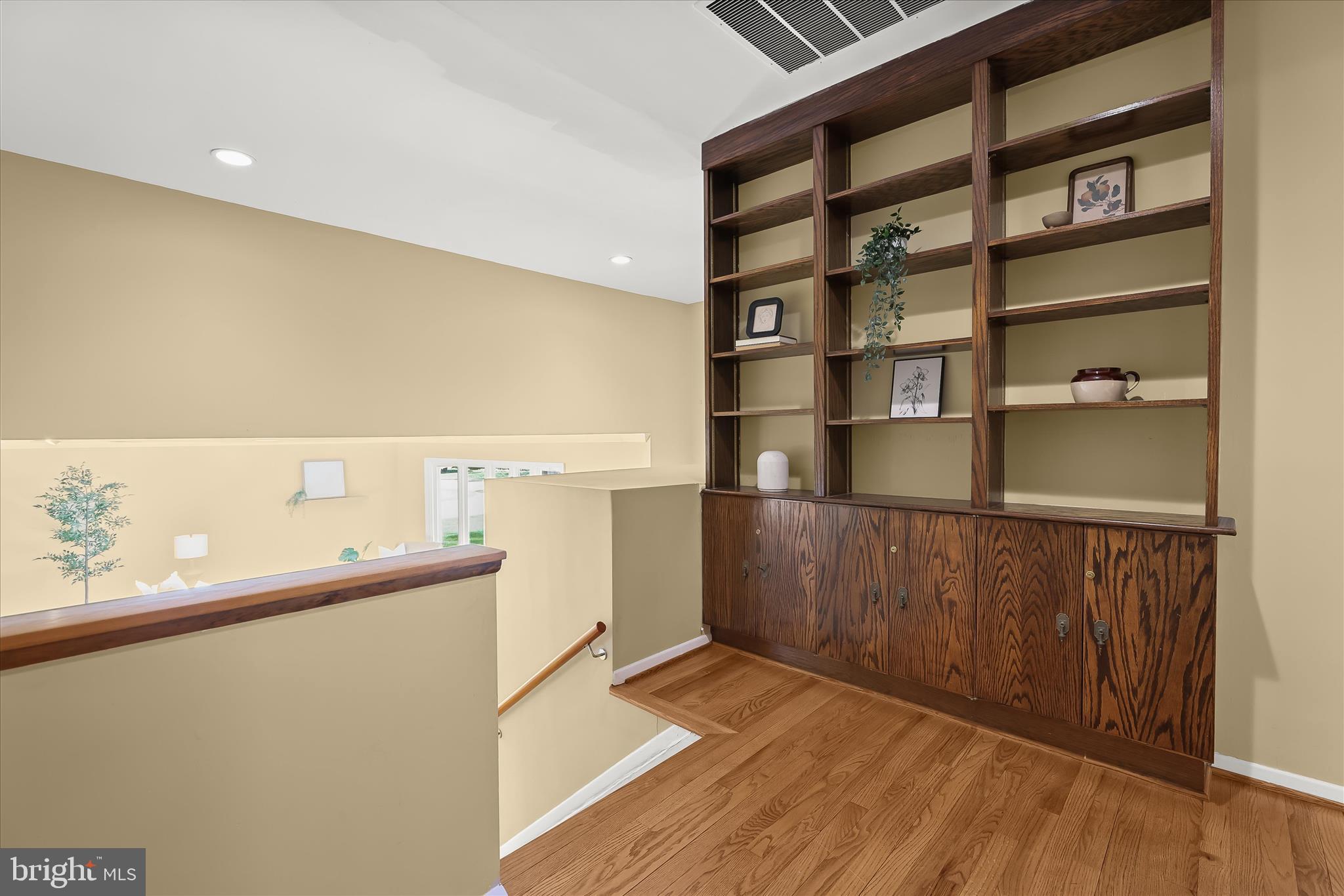 LONG MEADOW ESTATES - Residential