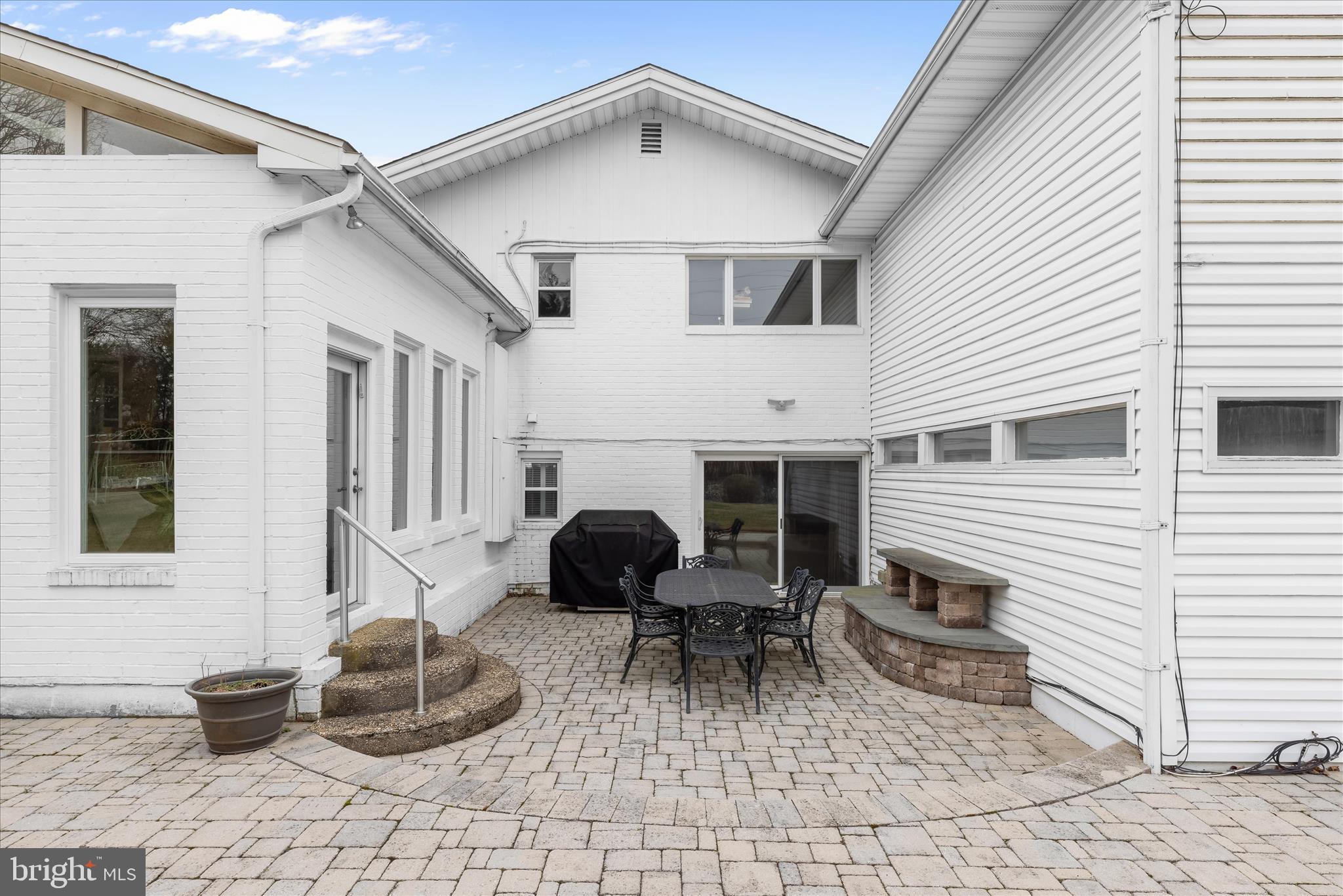 LONG MEADOW ESTATES - Residential