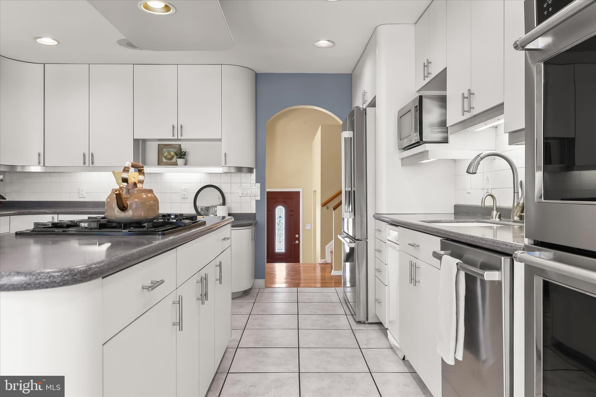 LONG MEADOW ESTATES - Residential