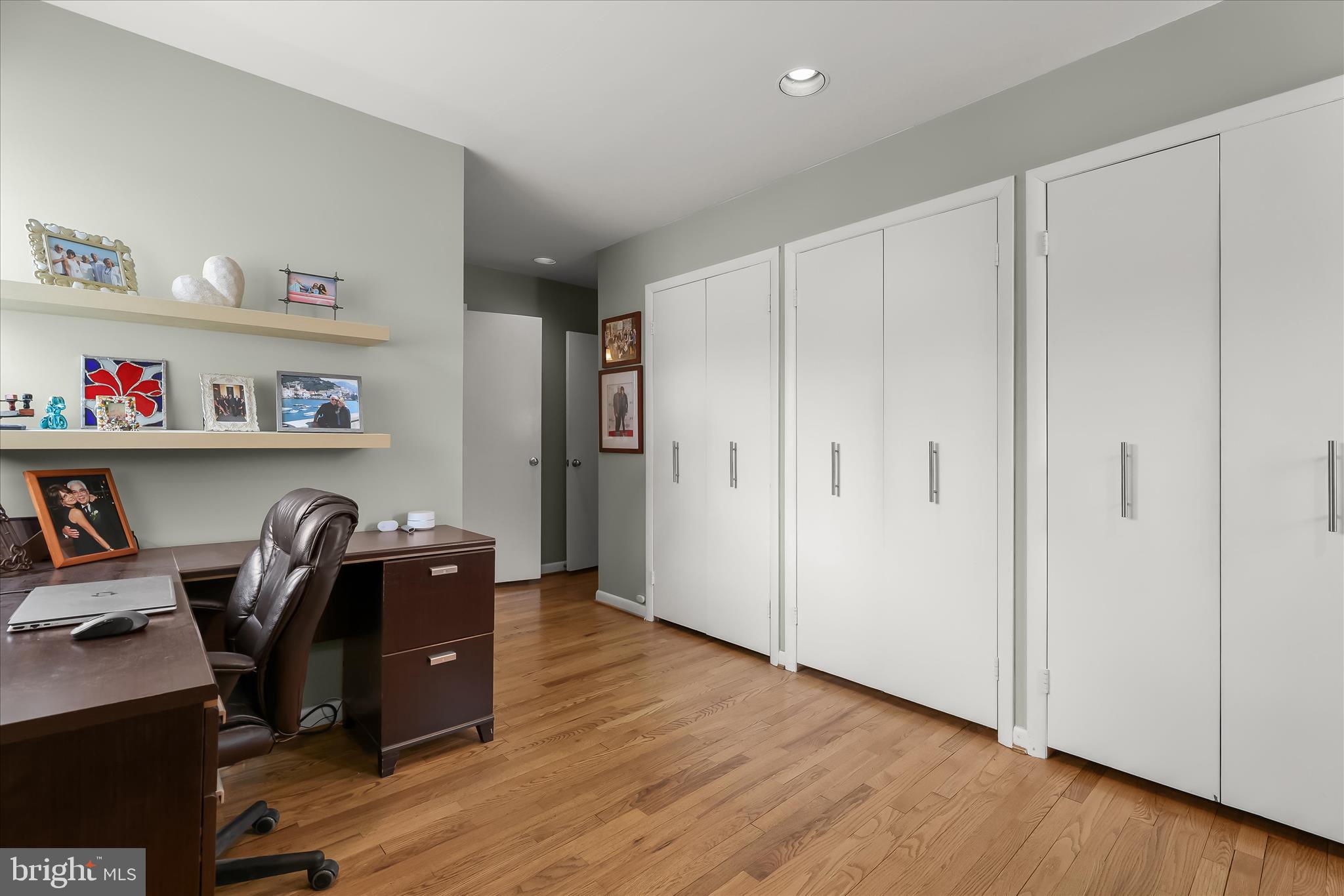 LONG MEADOW ESTATES - Residential