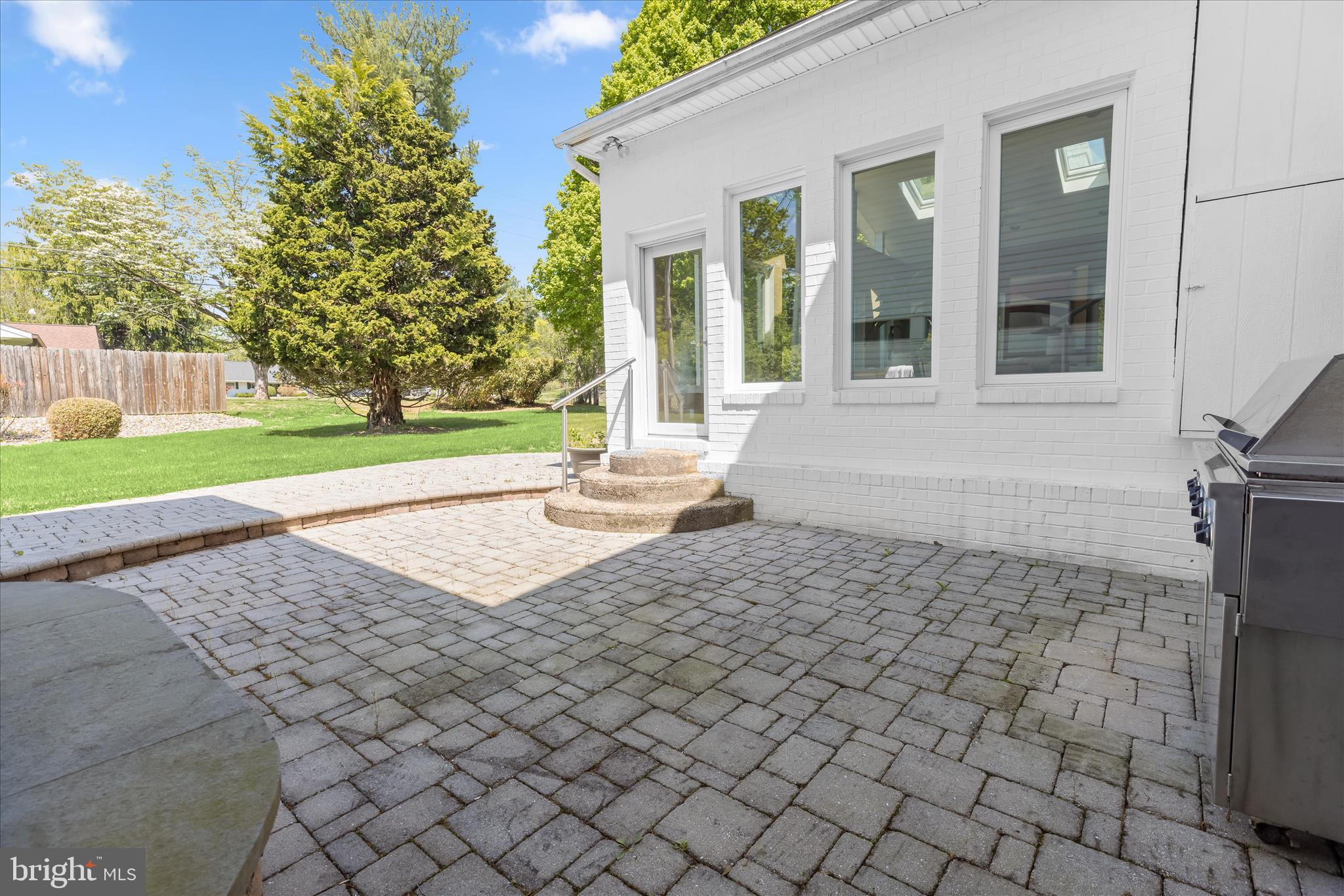 LONG MEADOW ESTATES - Residential