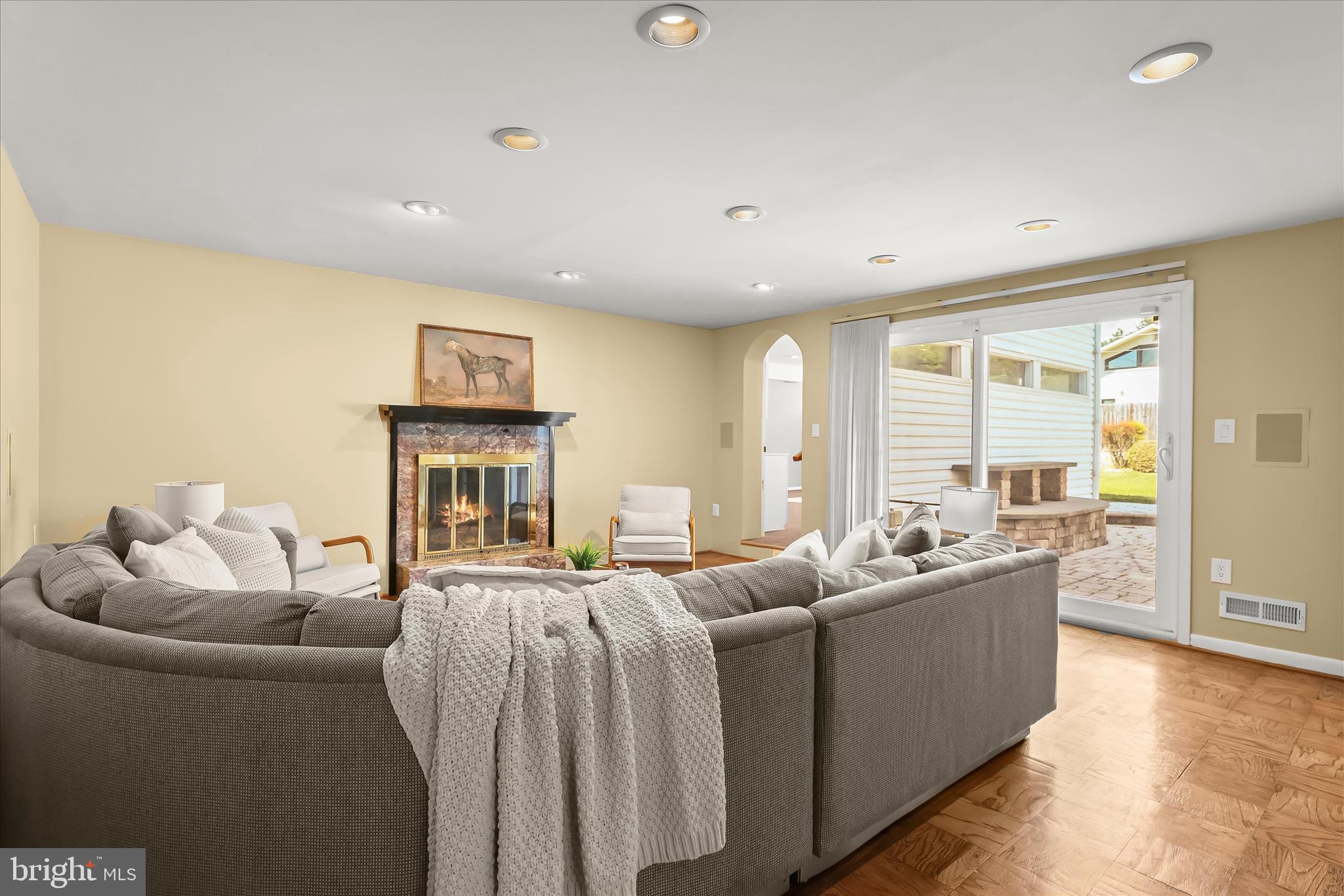 LONG MEADOW ESTATES - Residential