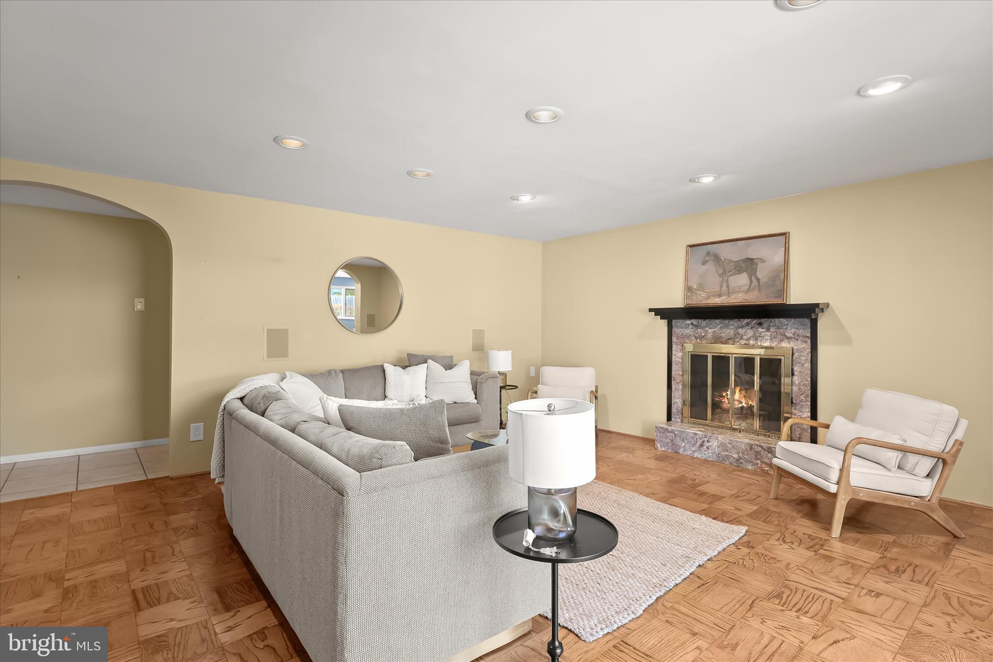 LONG MEADOW ESTATES - Residential