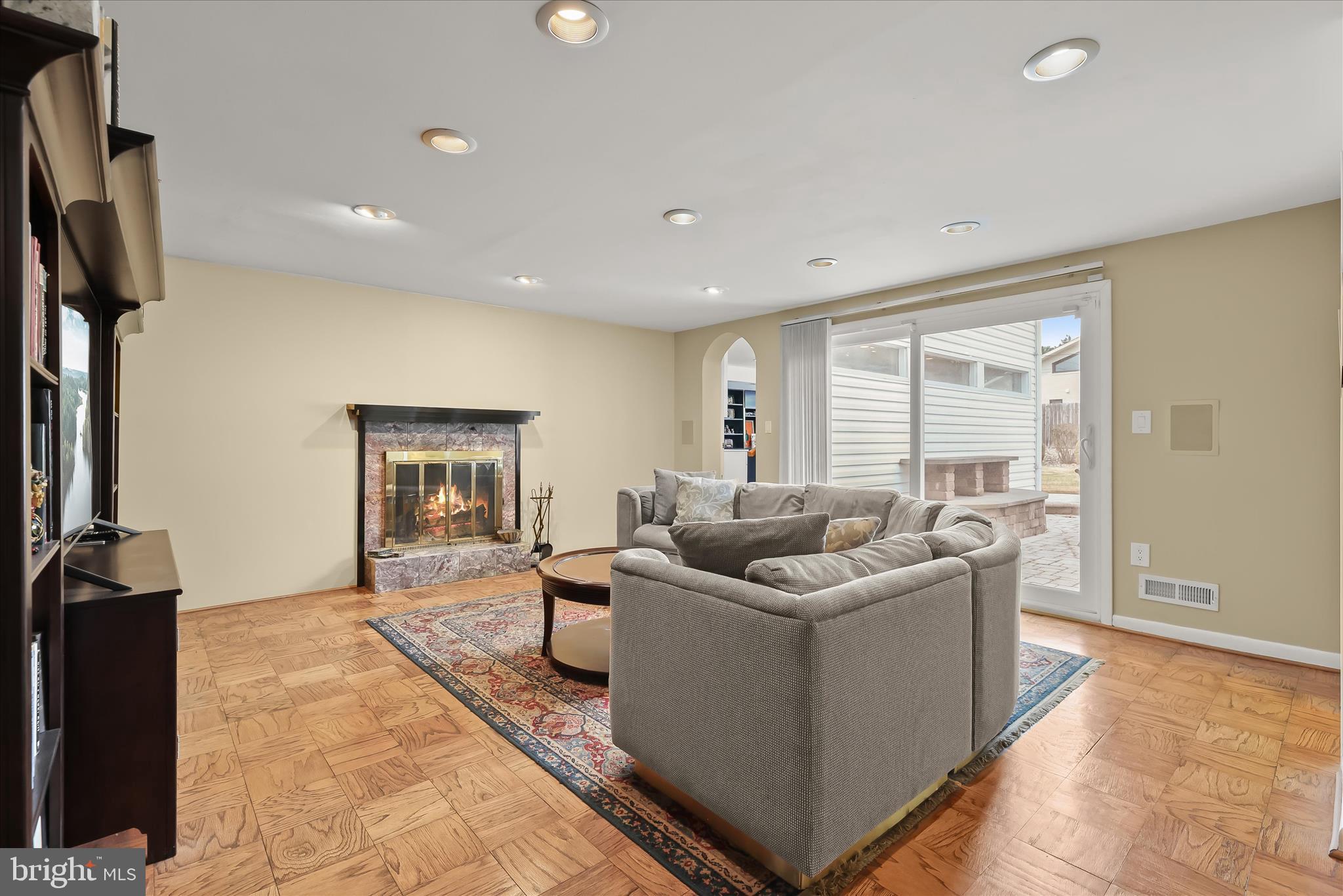 LONG MEADOW ESTATES - Residential