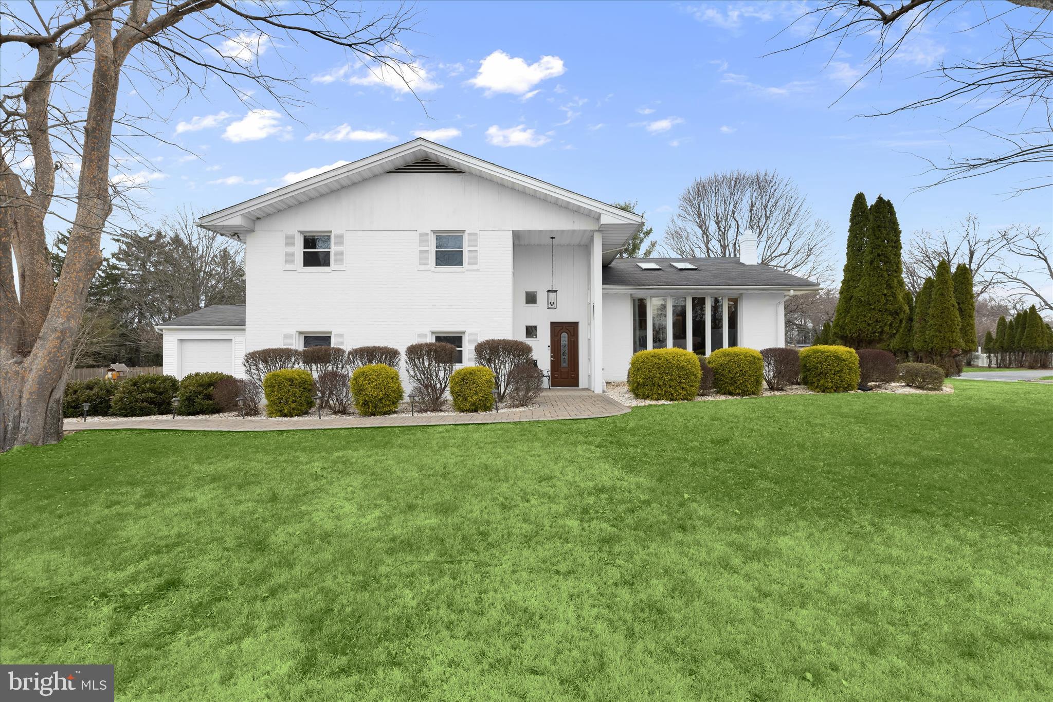 LONG MEADOW ESTATES - Residential