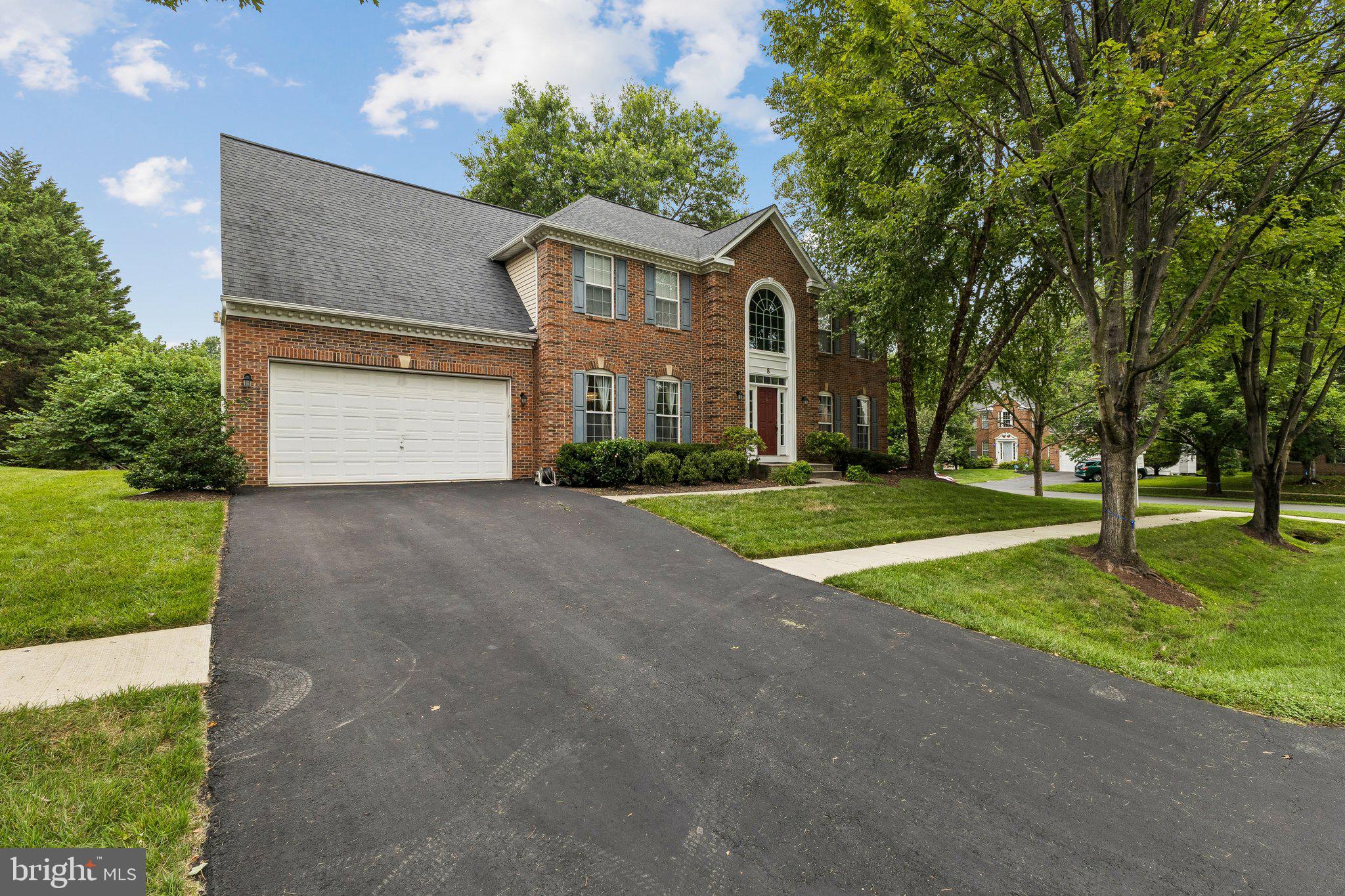 8 WINDING OAK COURT