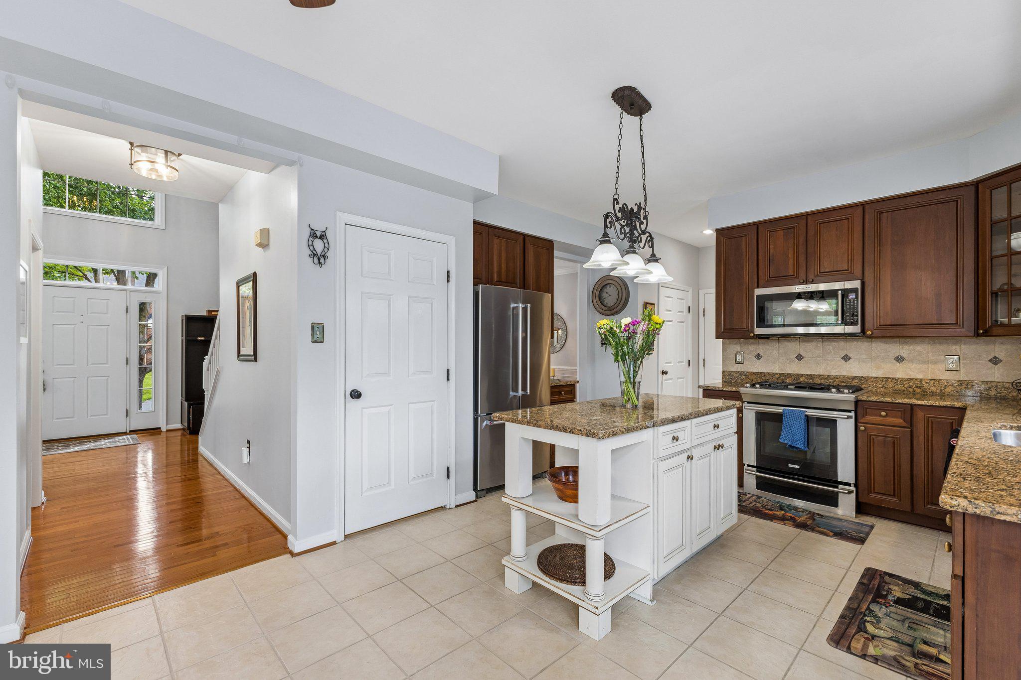 8 WINDING OAK COURT
