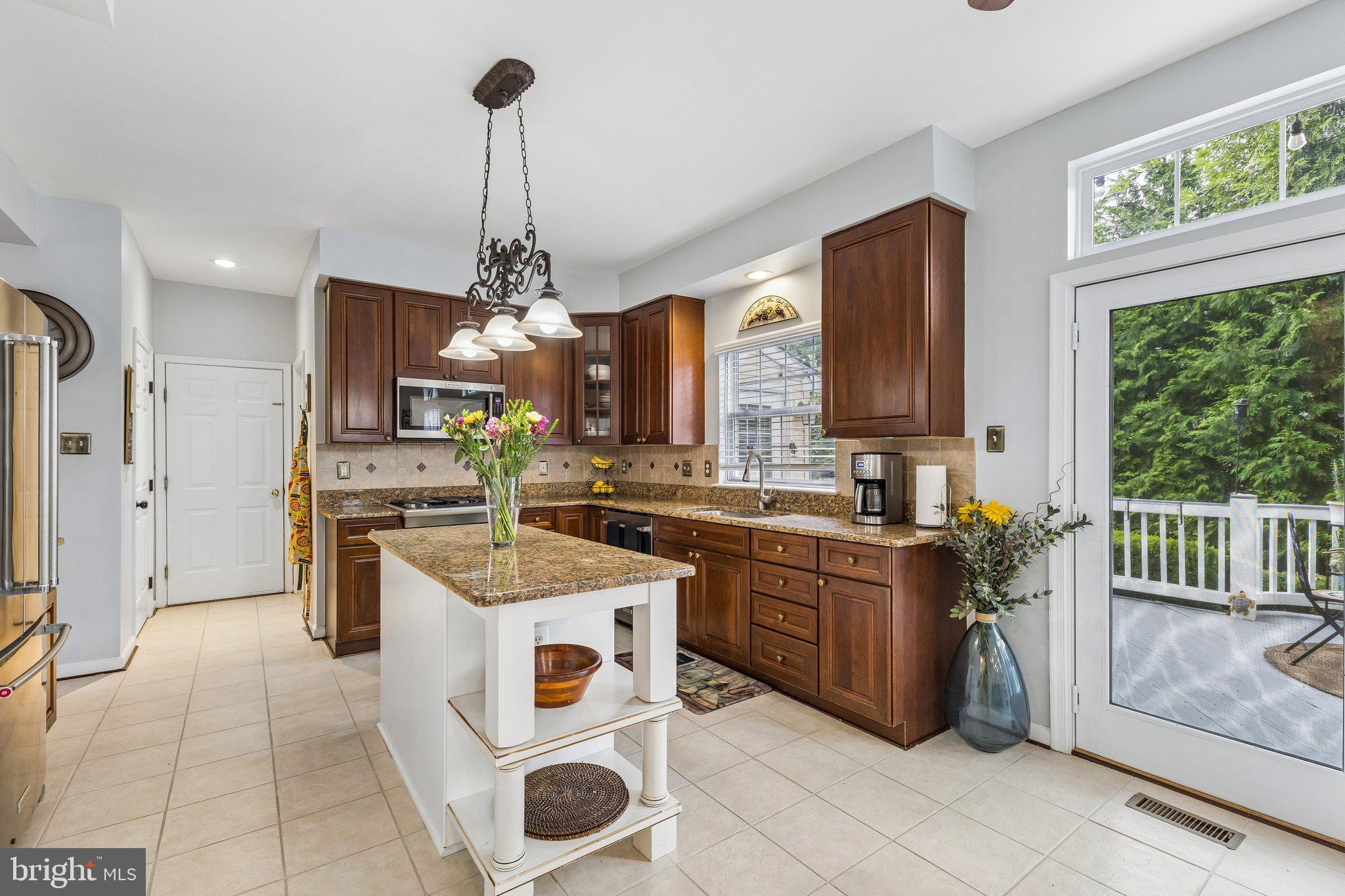 8 WINDING OAK COURT