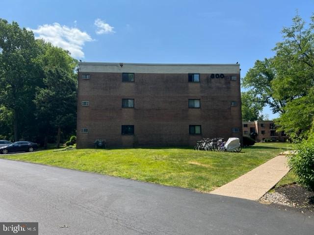 1575 W STREET ROAD 819