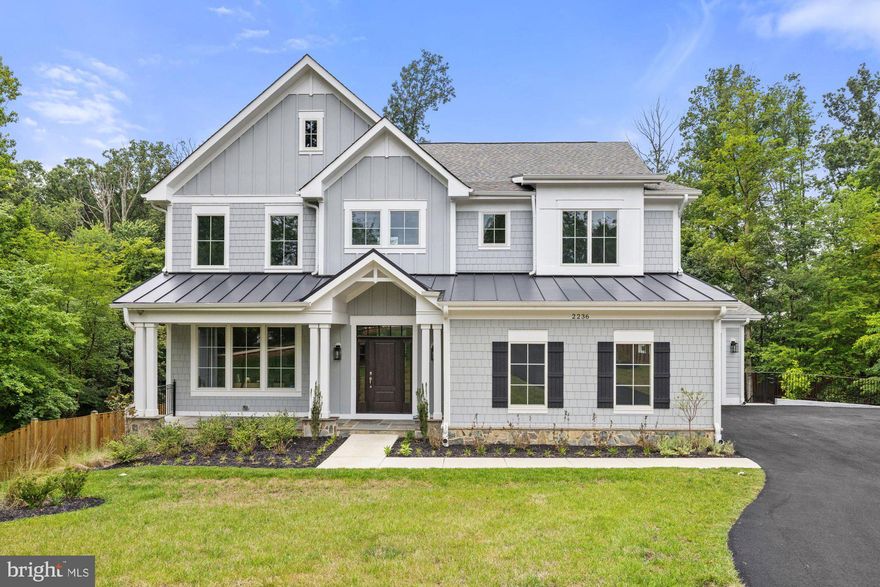 THE CHANTICLEER III offers a spacious open plan design with a sophisticated elegance. The dining room
can accommodate a large number of guests for special gatherings while the entire rear of the home is focused on comfort for day-to-day living with a gourmet-appointed island kitchen, spacious family room and convenient mud room off the garage. Your main level also features a private study or guest room with full bath. Upstairs, enjoy four light-filled bedrooms, each with a private, luxuriously detailed bath. Finish your lower level with a fifth bedroom with bath, recreation room with optional custom wet bar, and an optional sixth bedroom/exercise room to expand your living pleasure. Optional loft available.