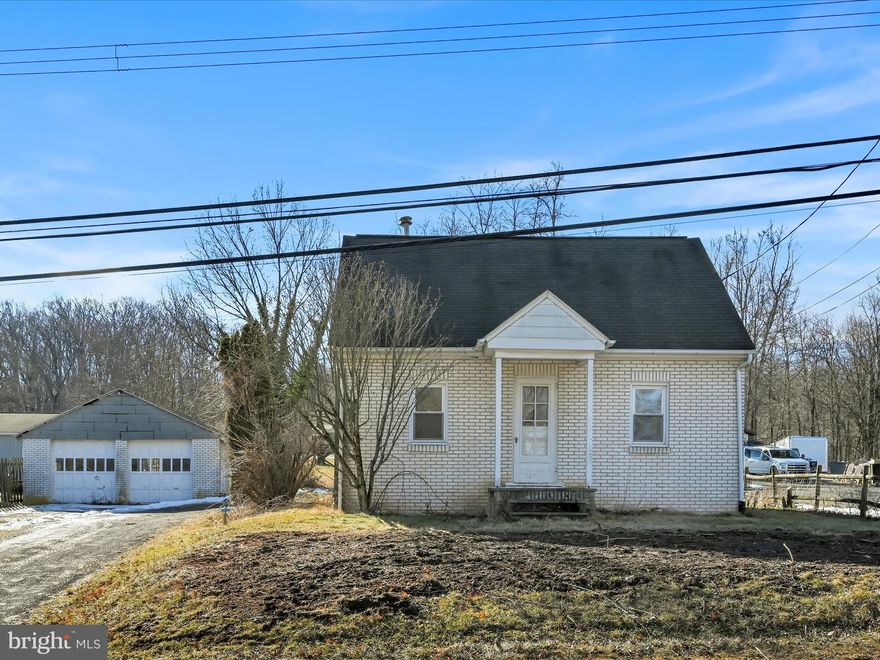 ***OFFER DEADLINE SET FOR 2/9 @ 3PM*** Welcome to 2067 S Forge road in South Londonderry Township!  This Palmyra Area SD cape cod on 0.76 acres is ready for its next chapter.   Enjoy the many possibilities with an oversized detached 2 car garage.  This property is conveniently located just south of Campbelltown and 5 minutes away from the Lebanon Valley Rail Trail Colebrook Trailhead.  Schedule your showing today!