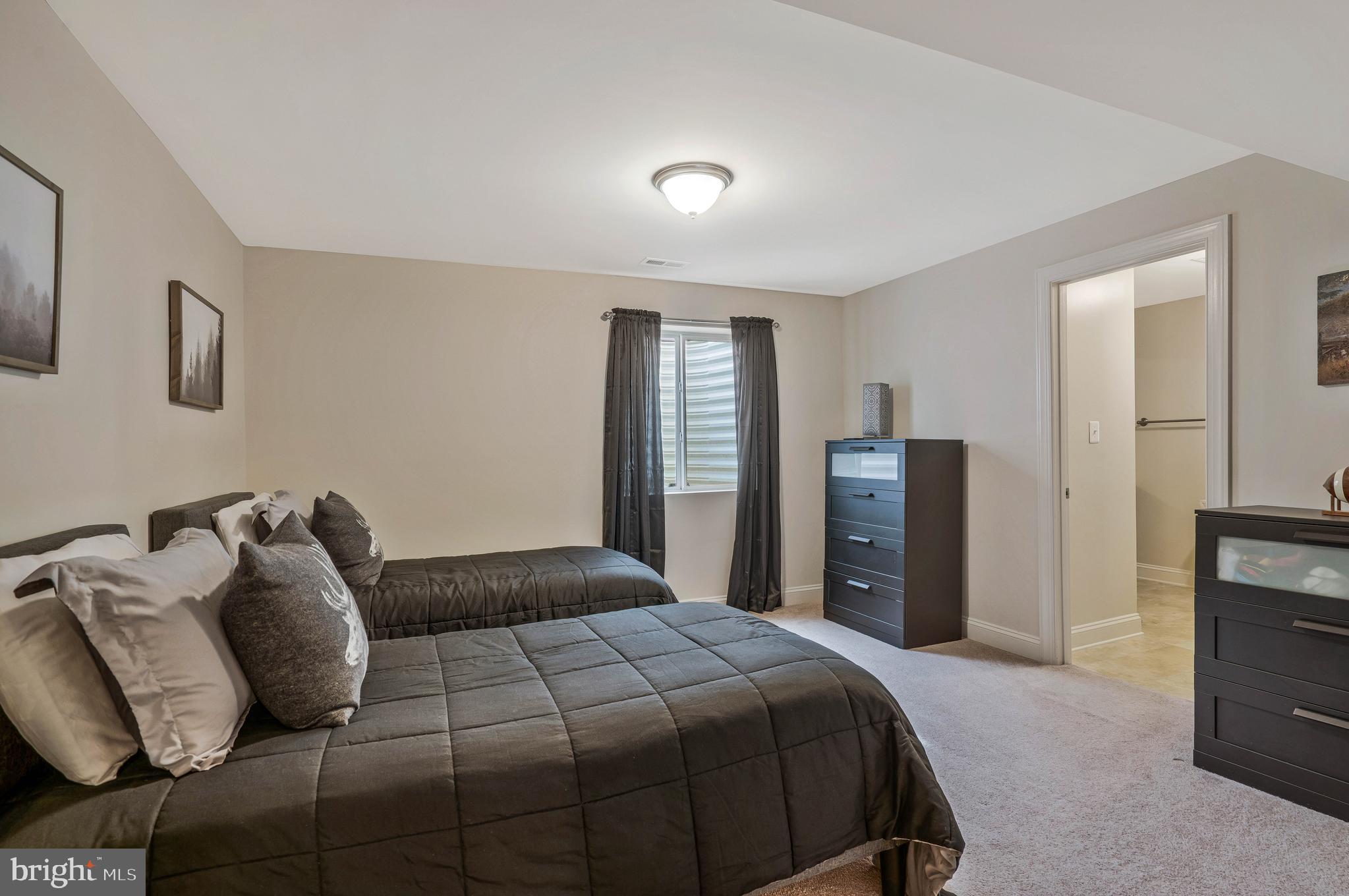 LEONARDS GRANT - Residential