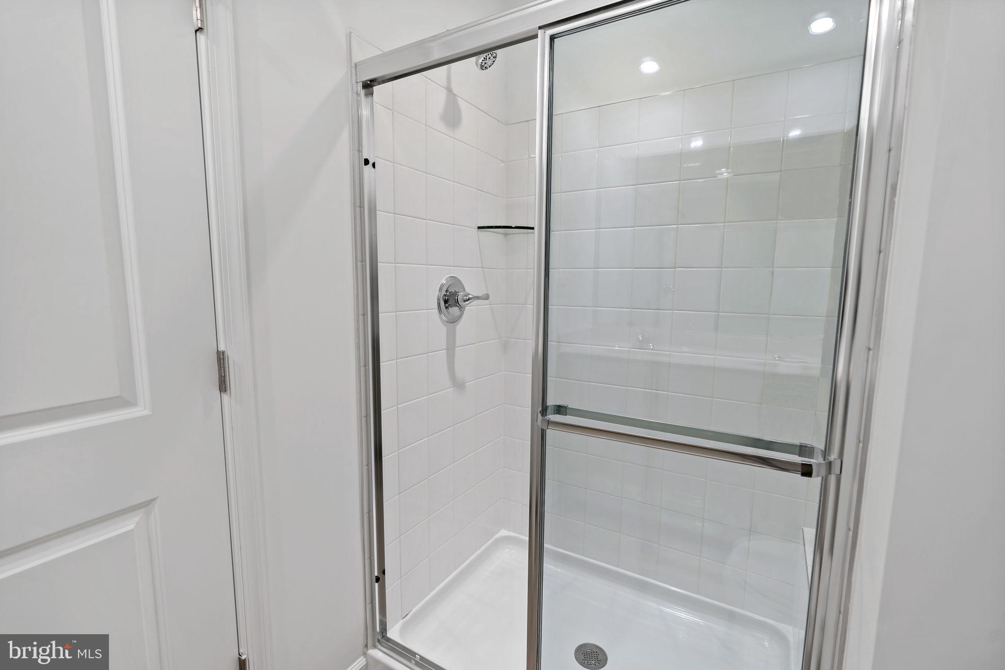 WHISPERING PINES - Residential