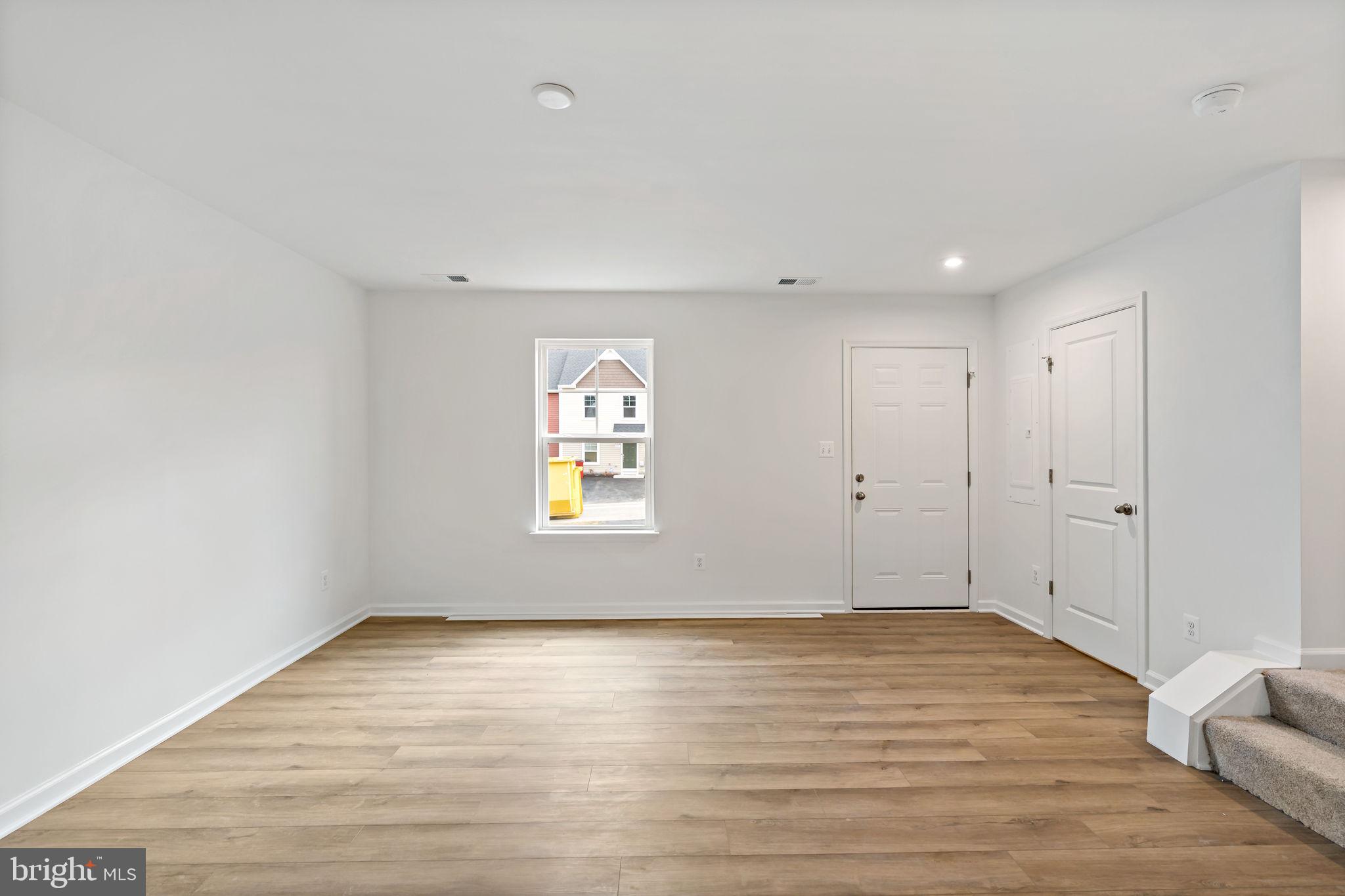 WHISPERING PINES - Residential