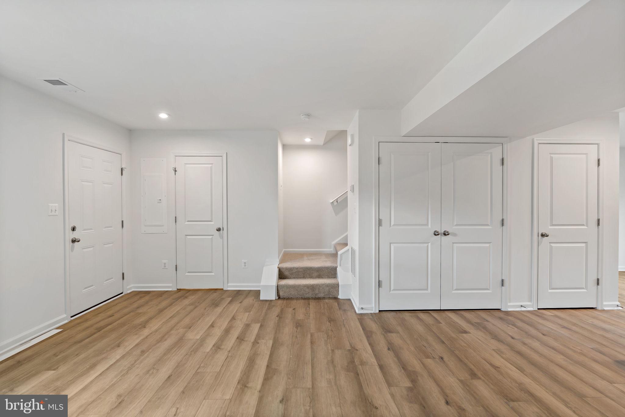 WHISPERING PINES - Residential