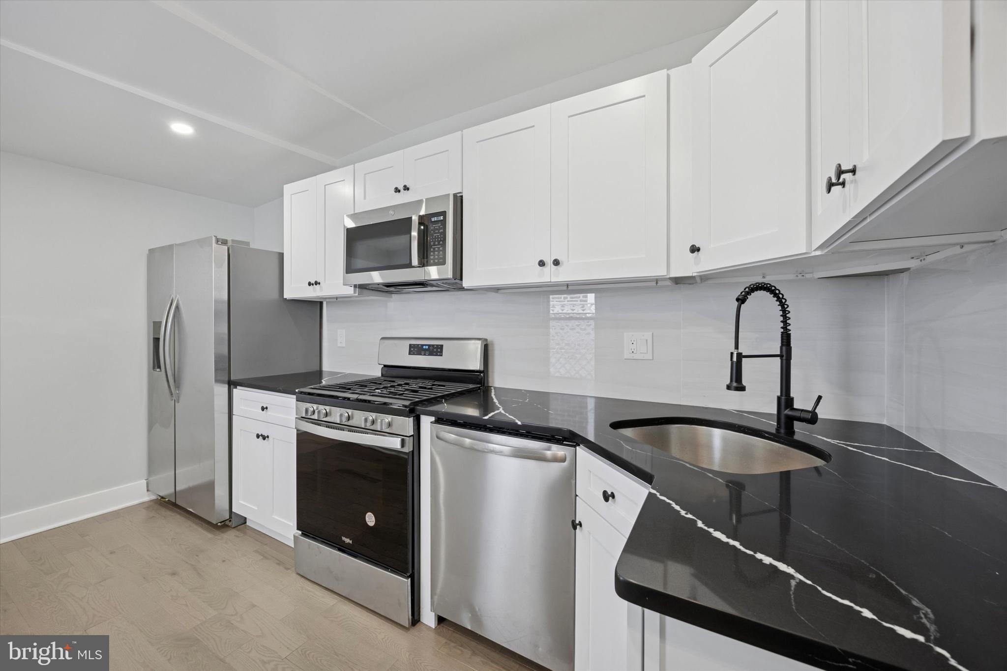 PORT RICHMOND - Residential