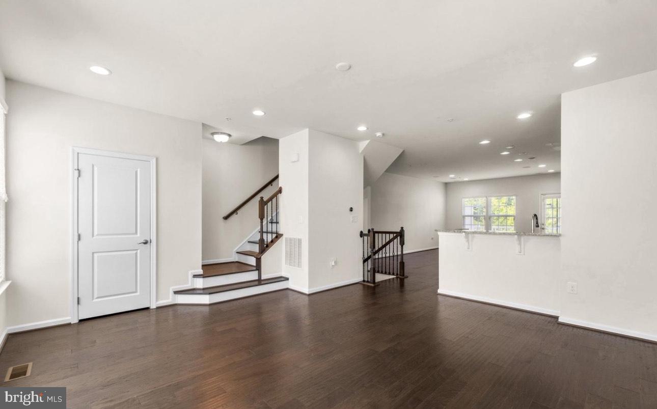 7302 FREEBIRD LANE