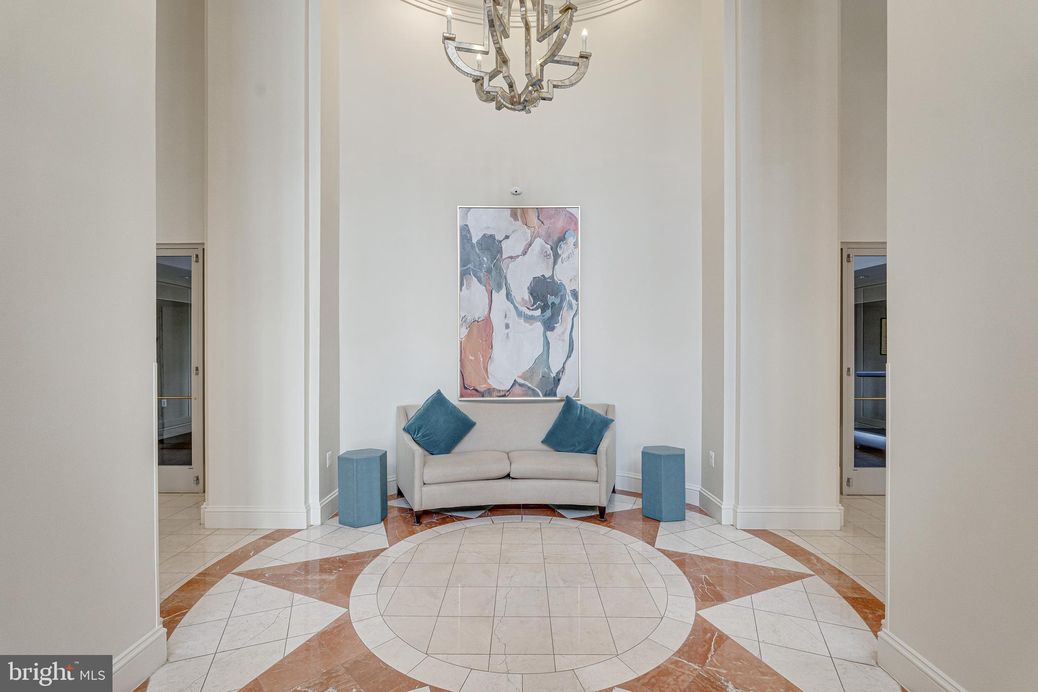 LEXINGTON SQUARE - Residential